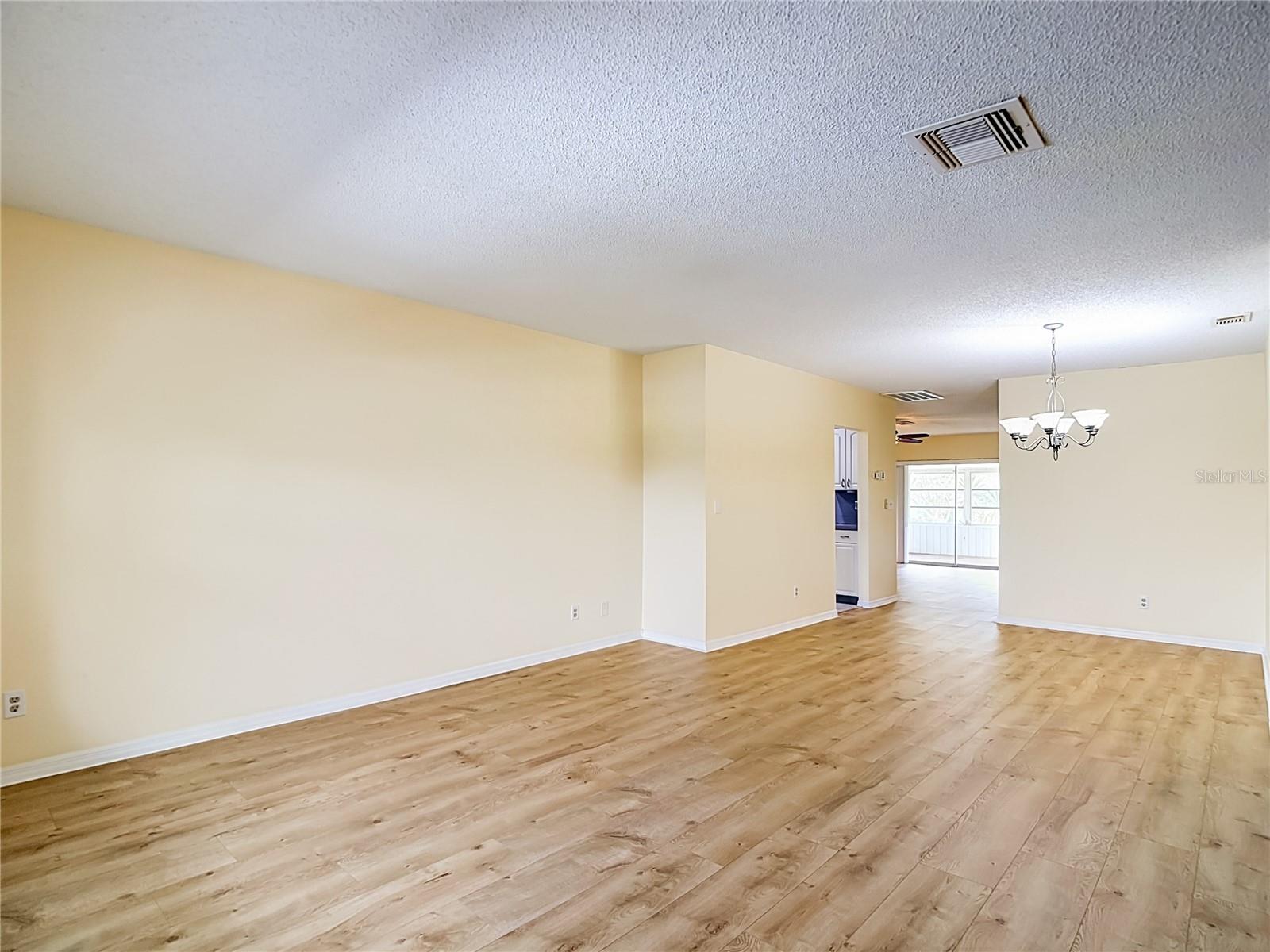905 BLUEWATER DR — photo 6