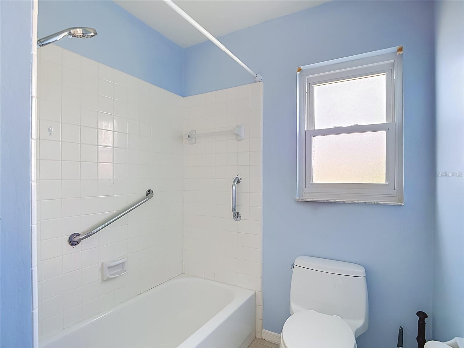 905 BLUEWATER DR — photo 36