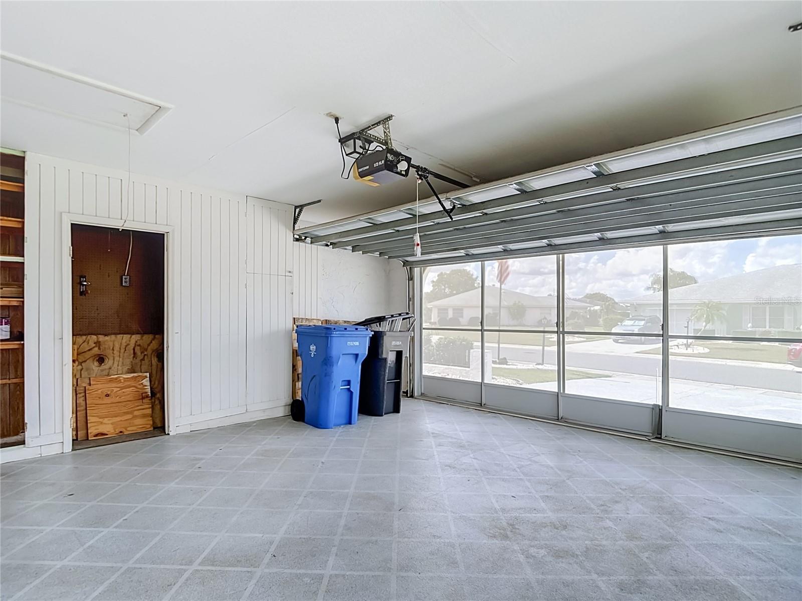 905 BLUEWATER DR — photo 48
