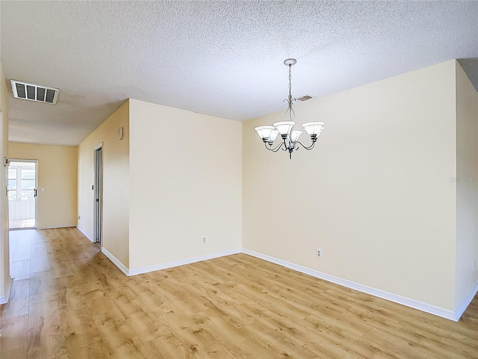 905 BLUEWATER DR — photo 14