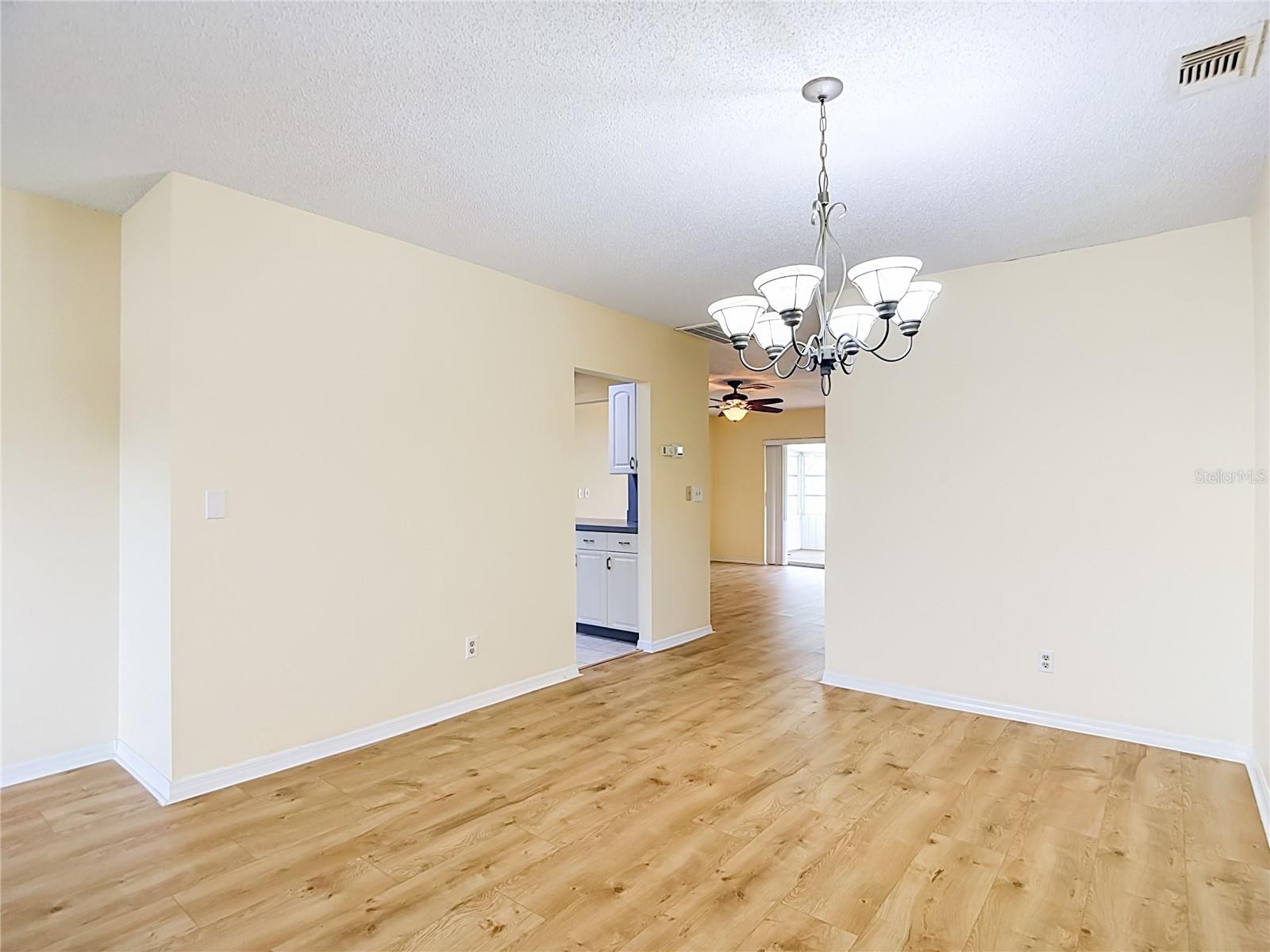 905 BLUEWATER DR — photo 15