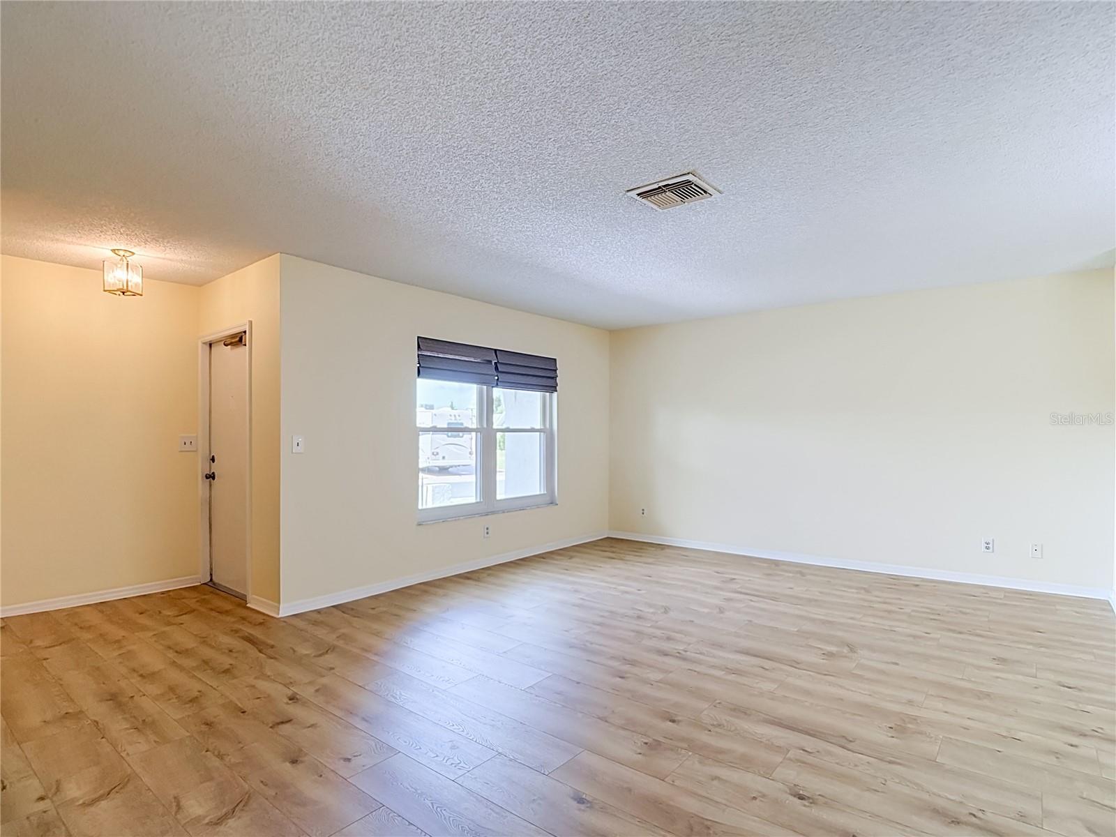 905 BLUEWATER DR — photo 9