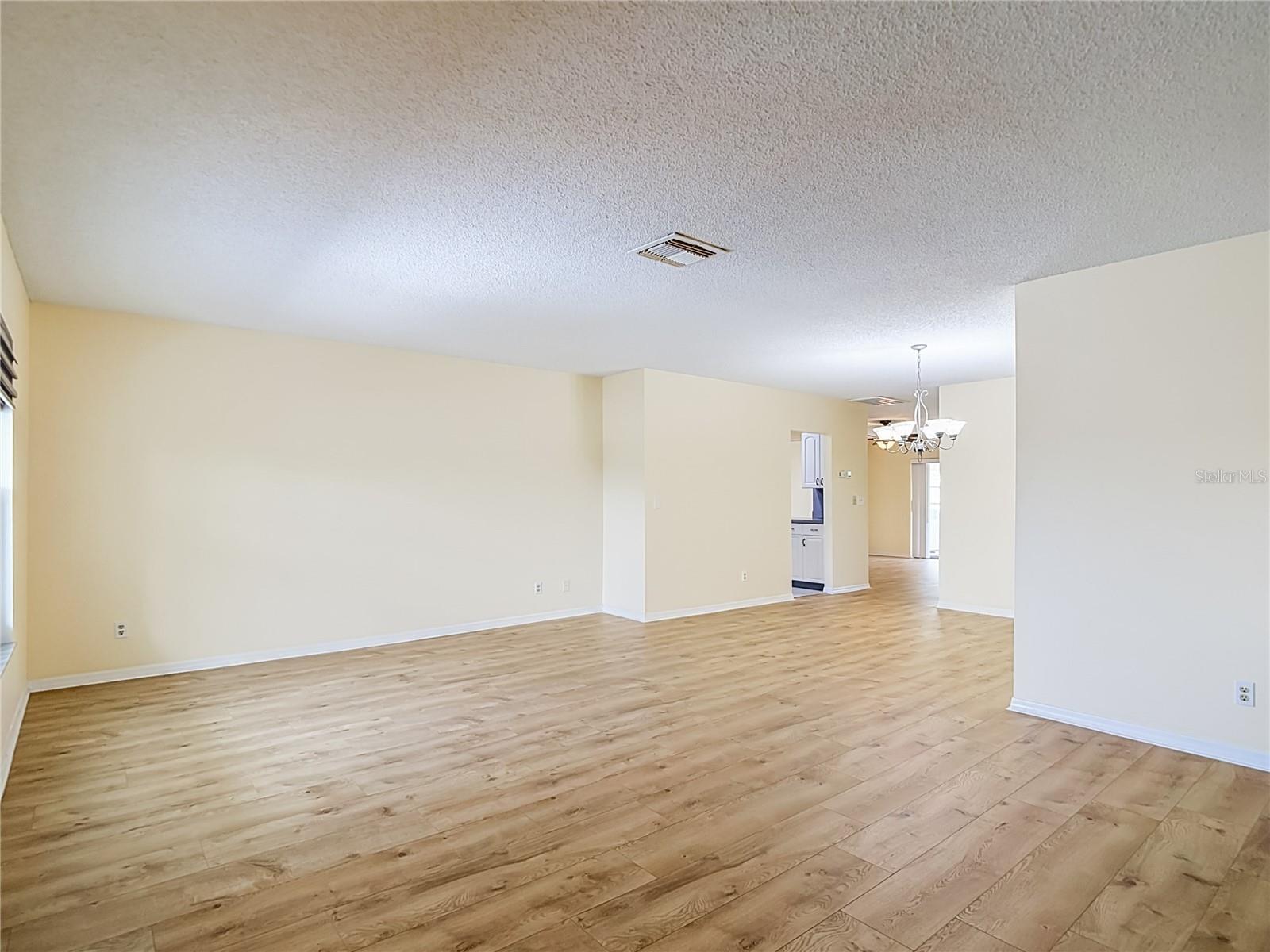 905 BLUEWATER DR — photo 11