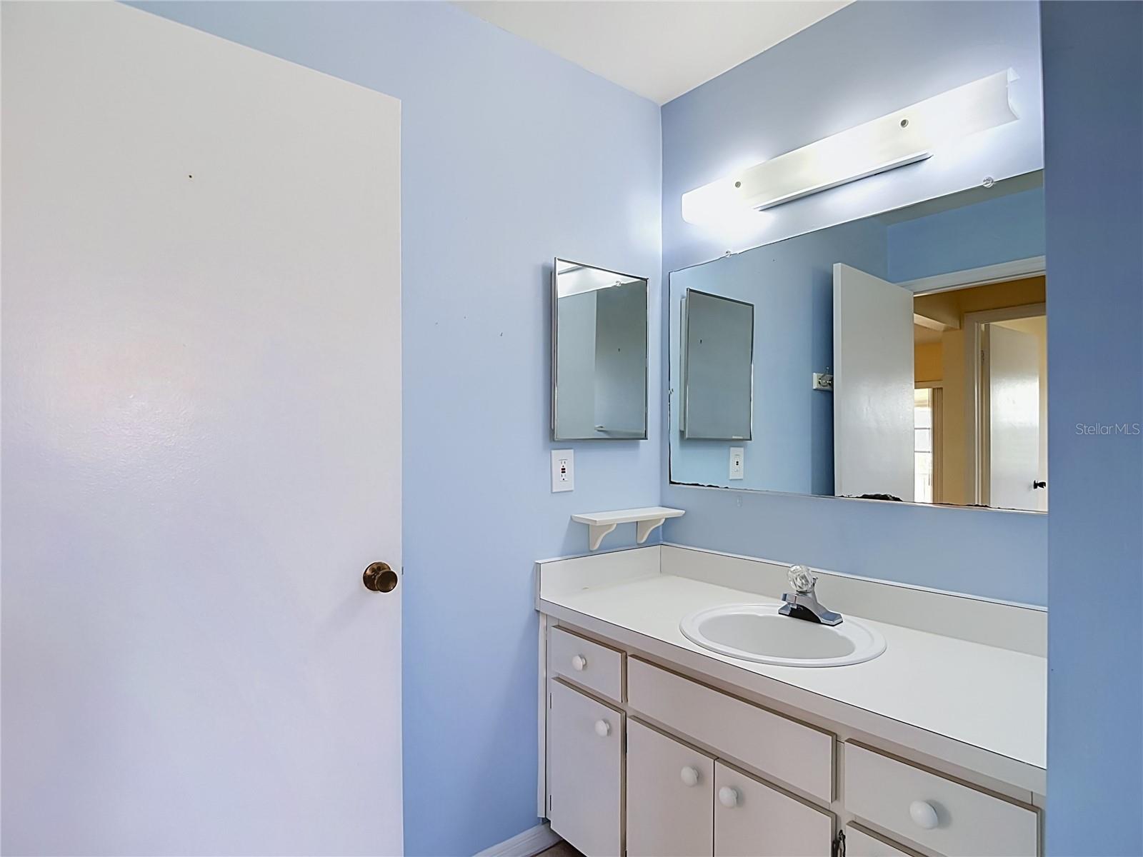 905 BLUEWATER DR — photo 37