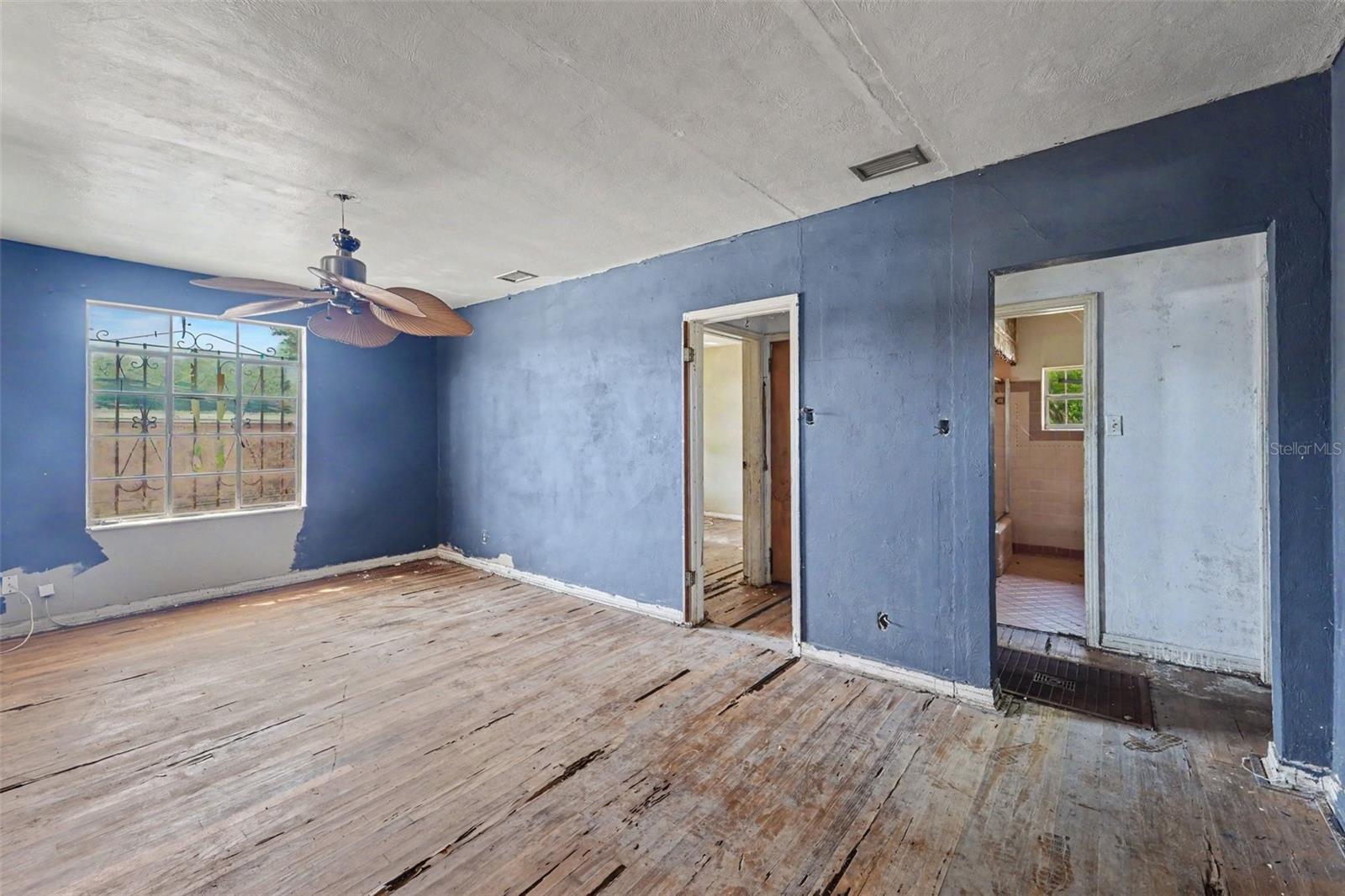 504 E EMILY ST — photo 5