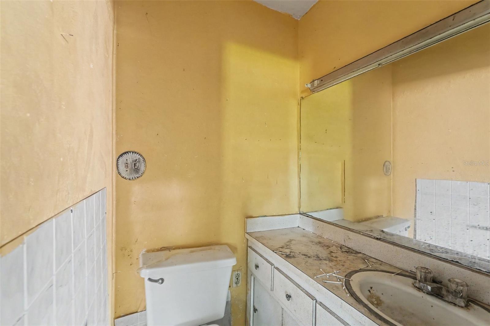 504 E EMILY ST — photo 18