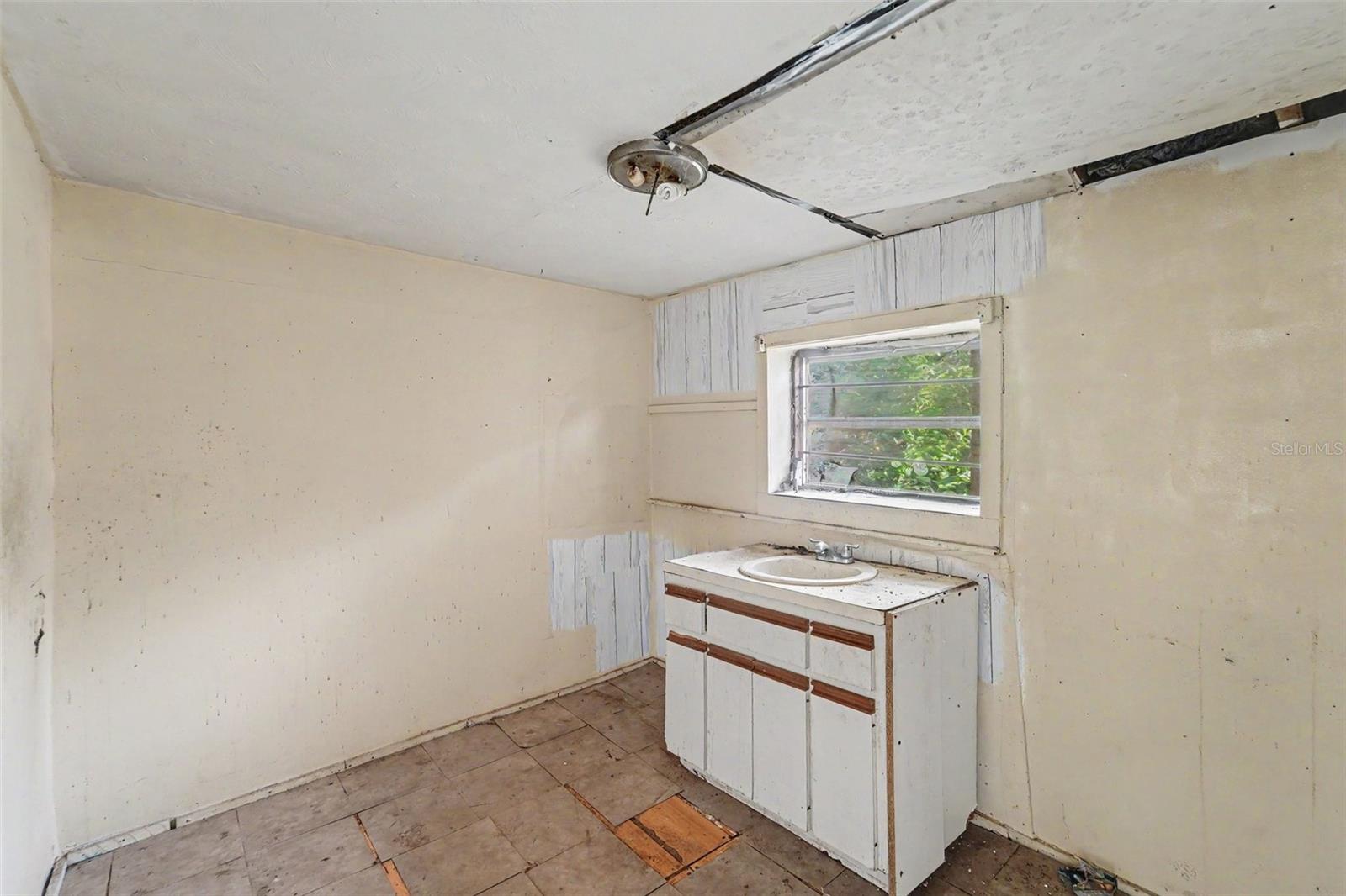 504 E EMILY ST — photo 20