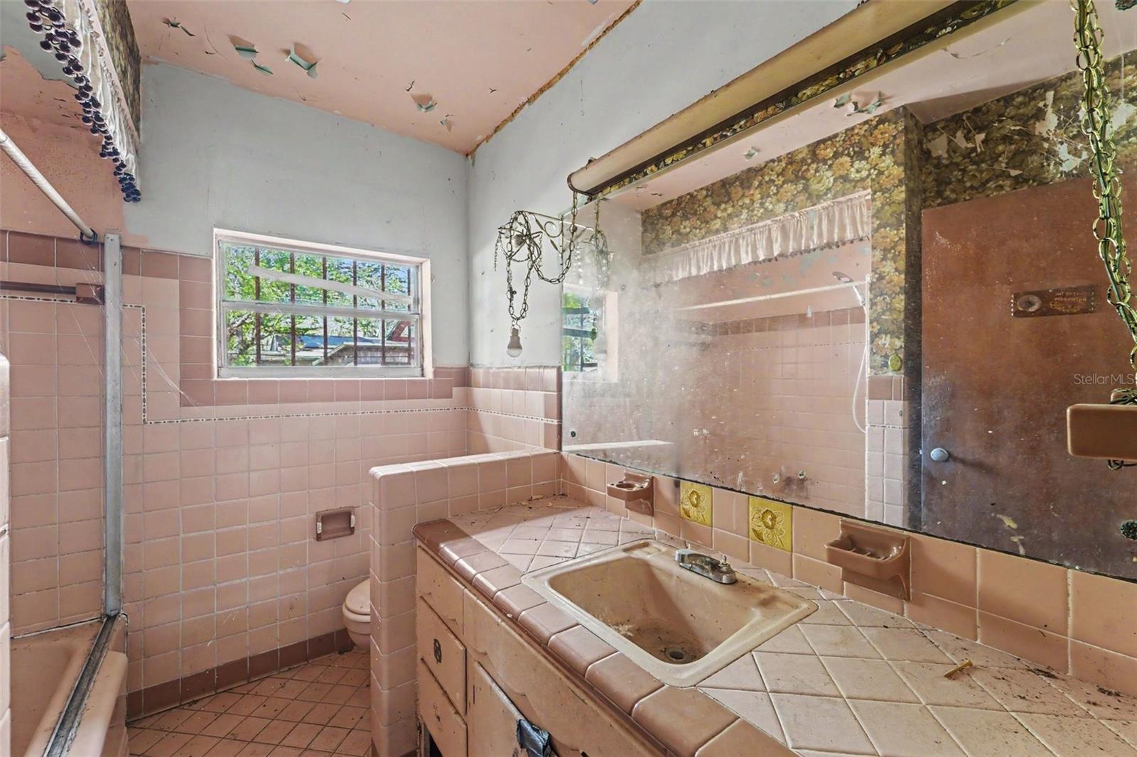 504 E EMILY ST — photo 15