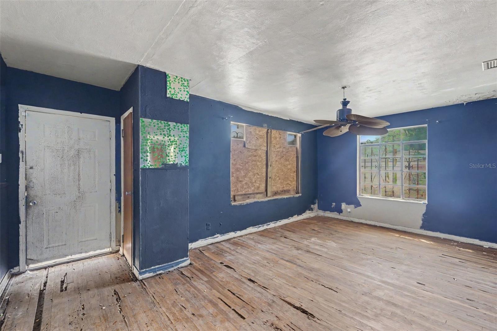 504 E EMILY ST — photo 6