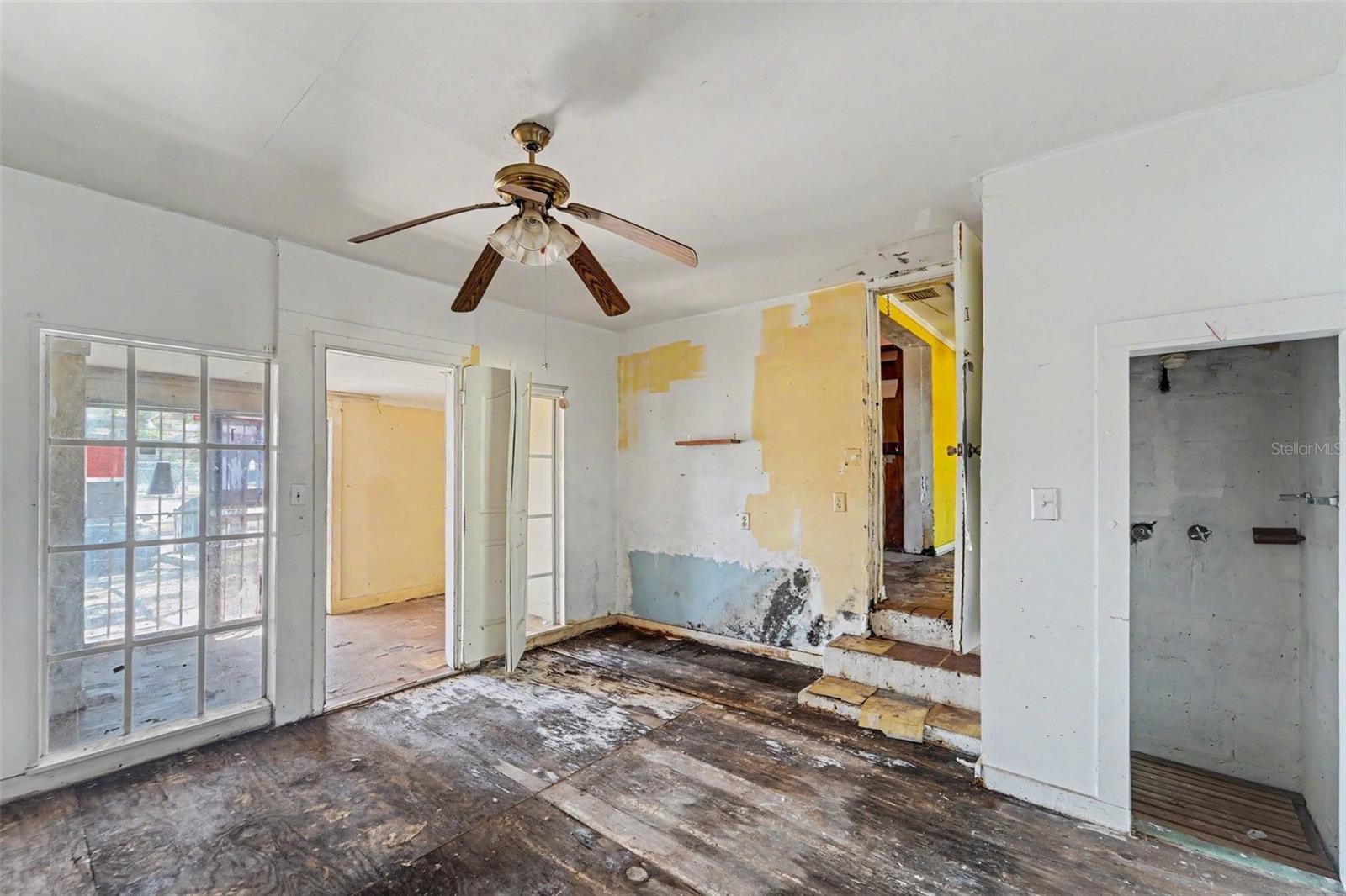 504 E EMILY ST — photo 10