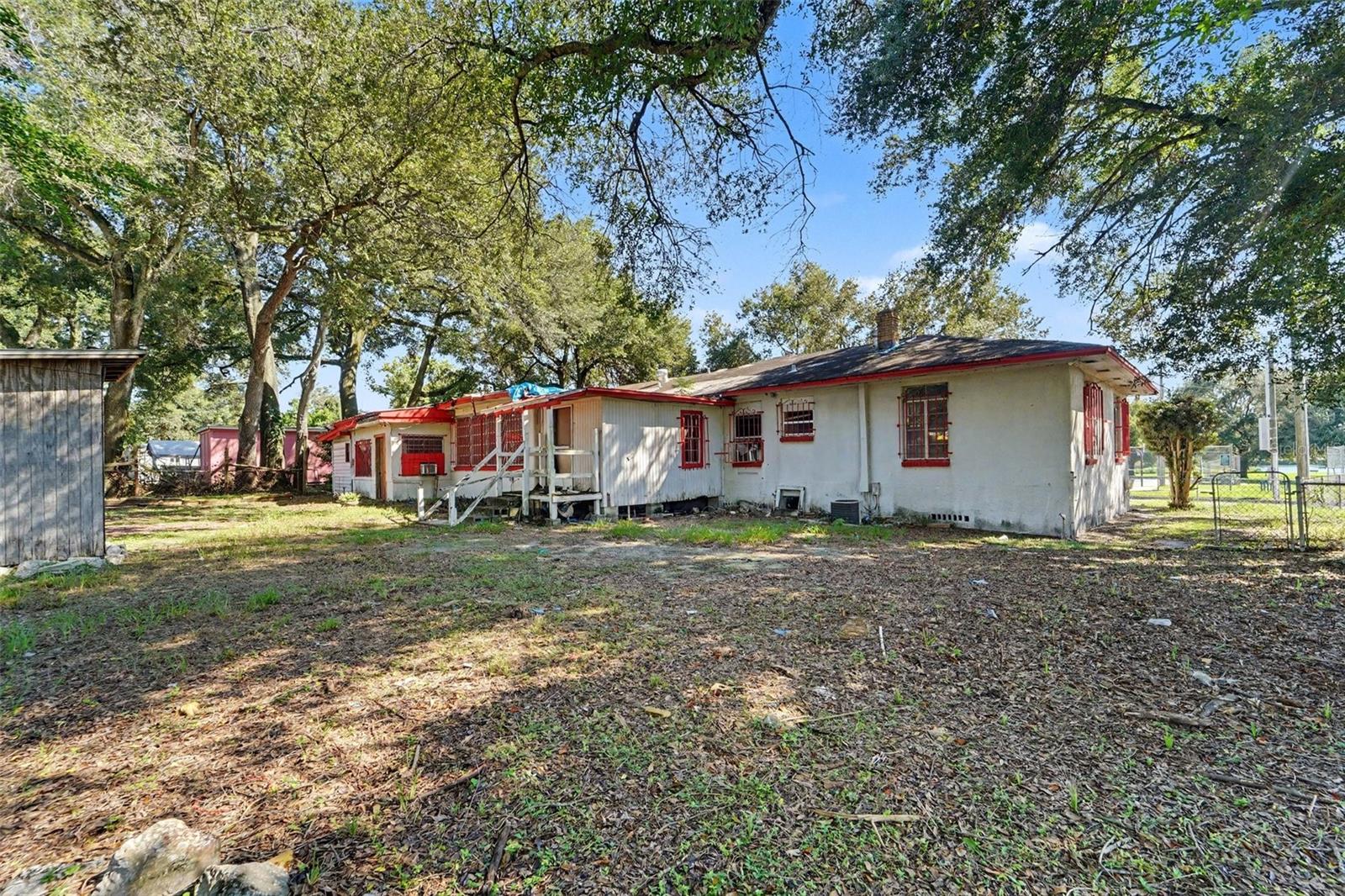 504 E EMILY ST — photo 22