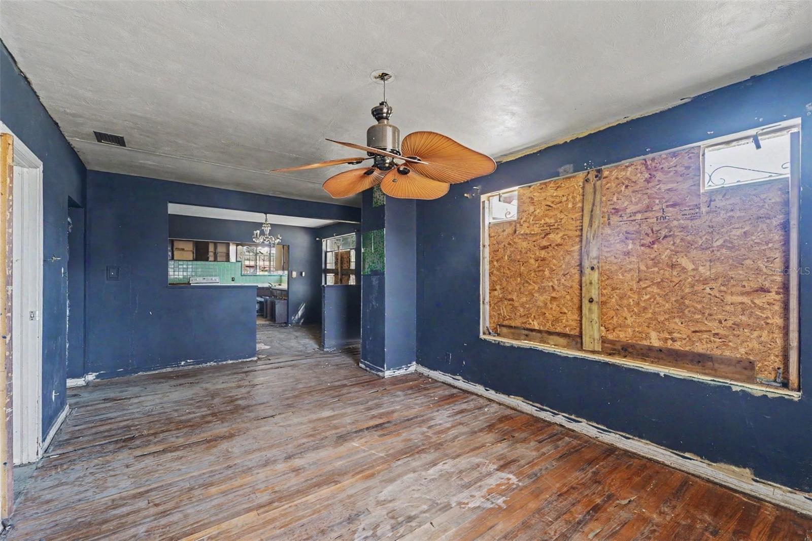 504 E EMILY ST — photo 4