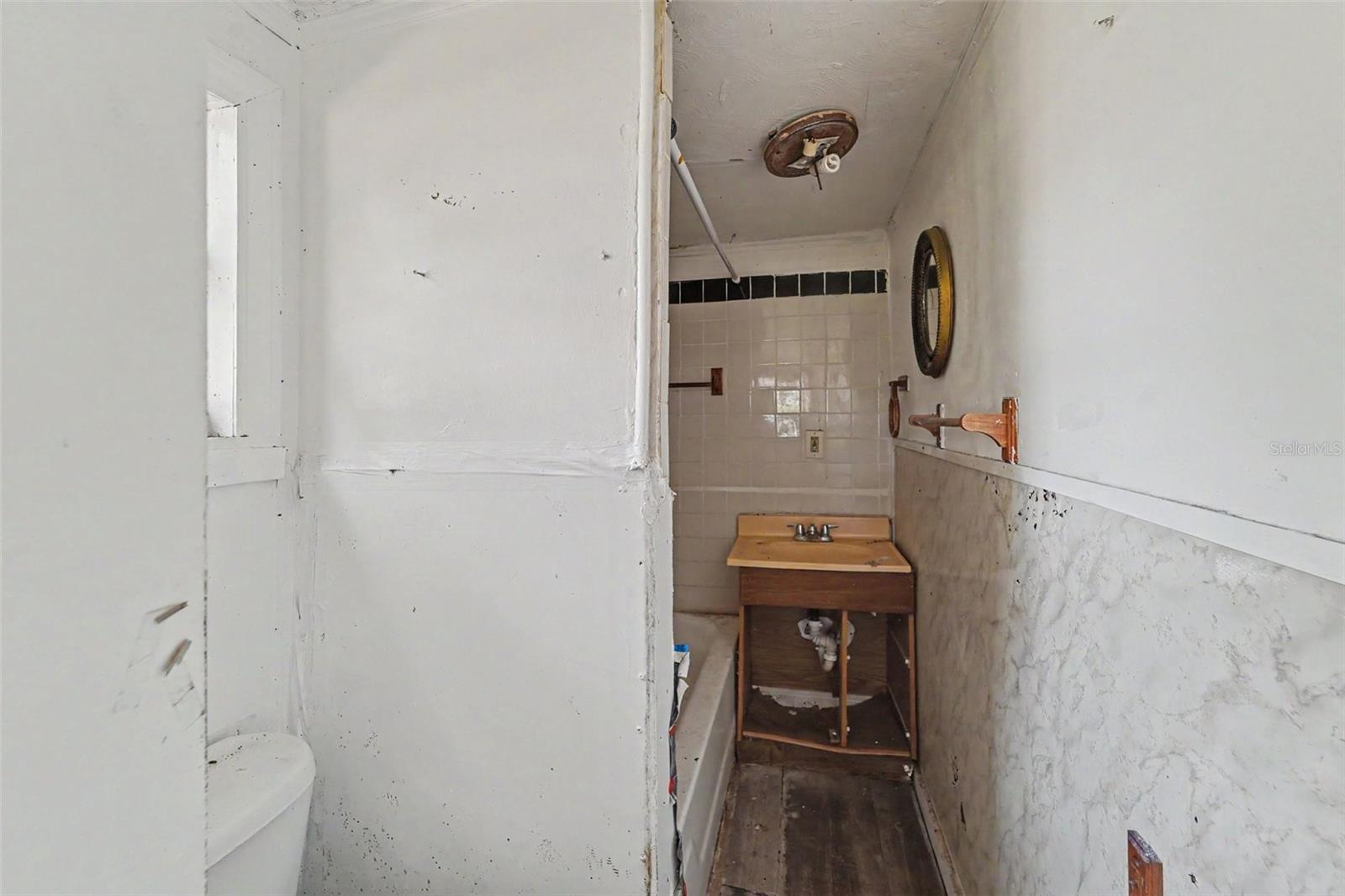 504 E EMILY ST — photo 19