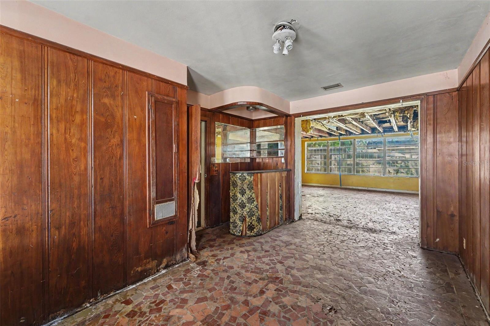 504 E EMILY ST — photo 11