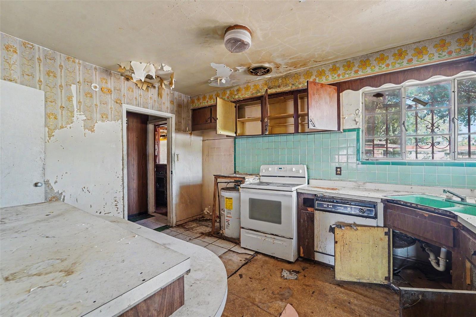 504 E EMILY ST — photo 8
