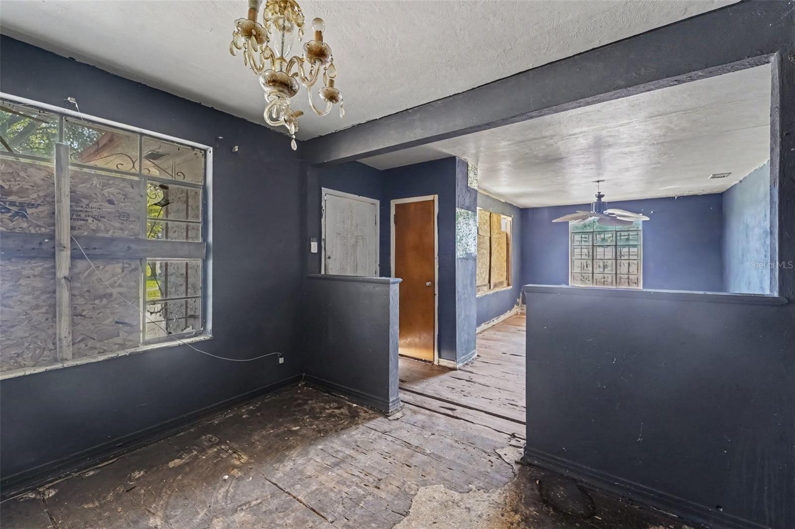 504 E EMILY ST — photo 3