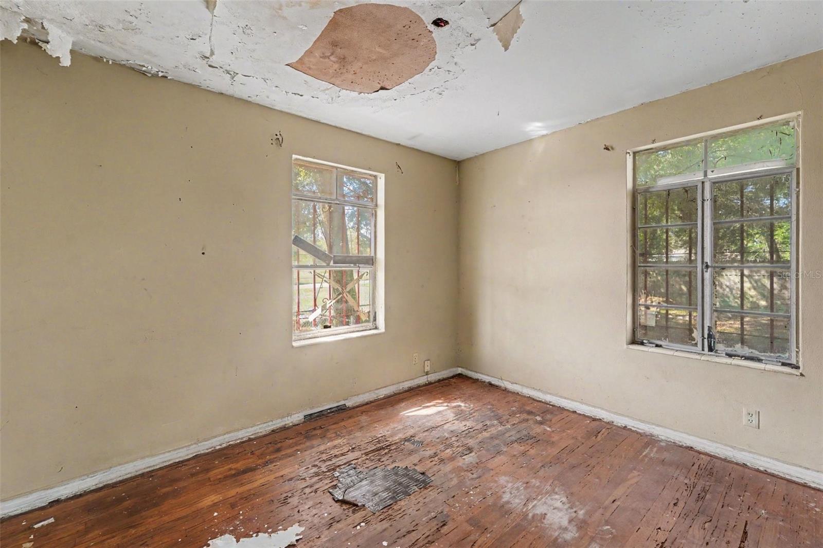 504 E EMILY ST — photo 14