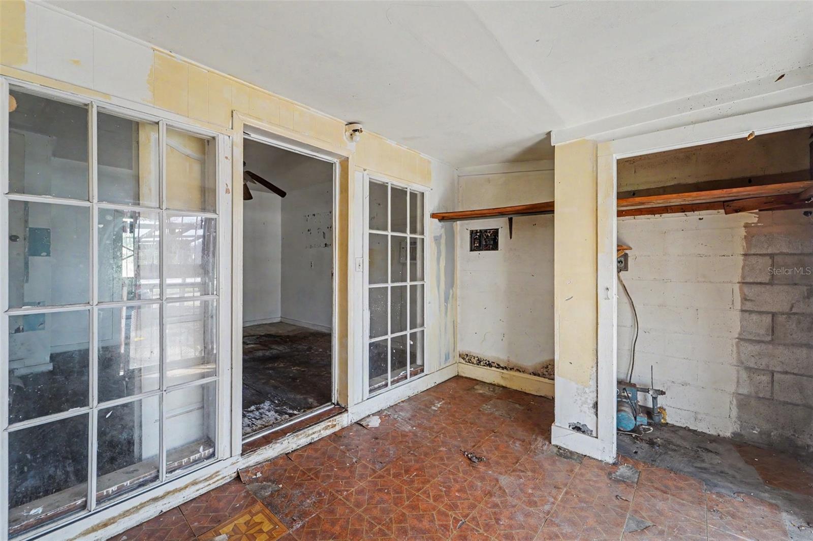 504 E EMILY ST — photo 21
