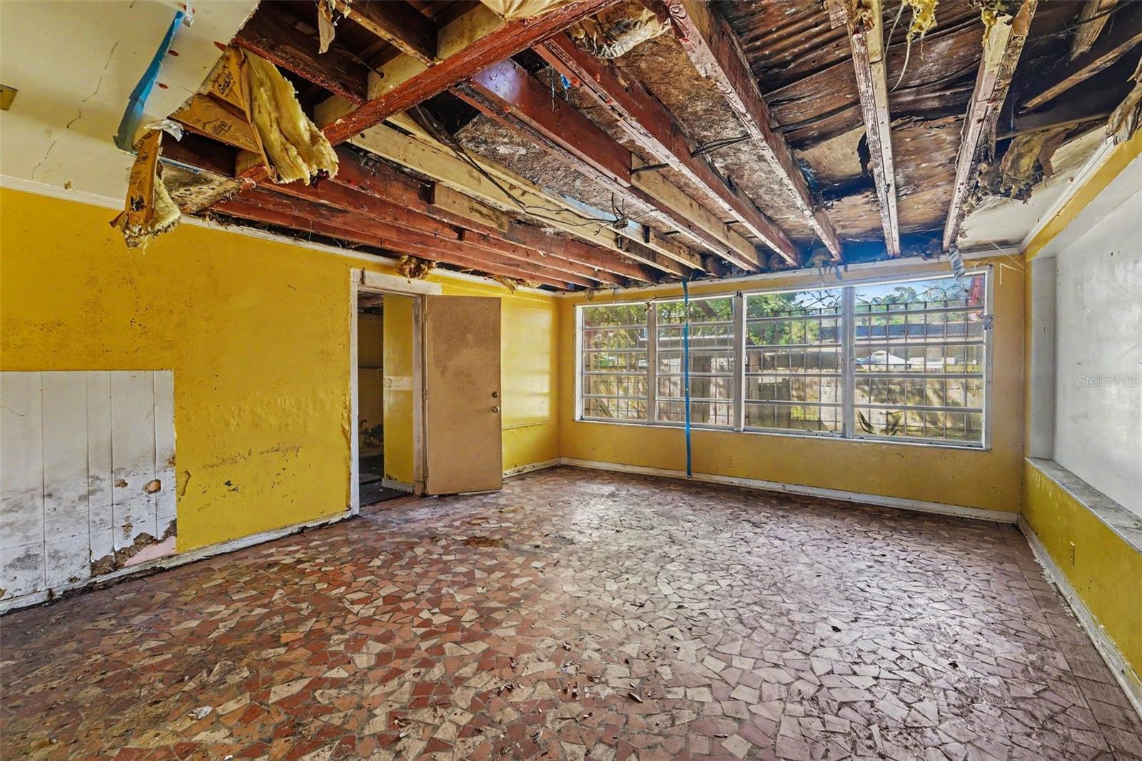 504 E EMILY ST — photo 12