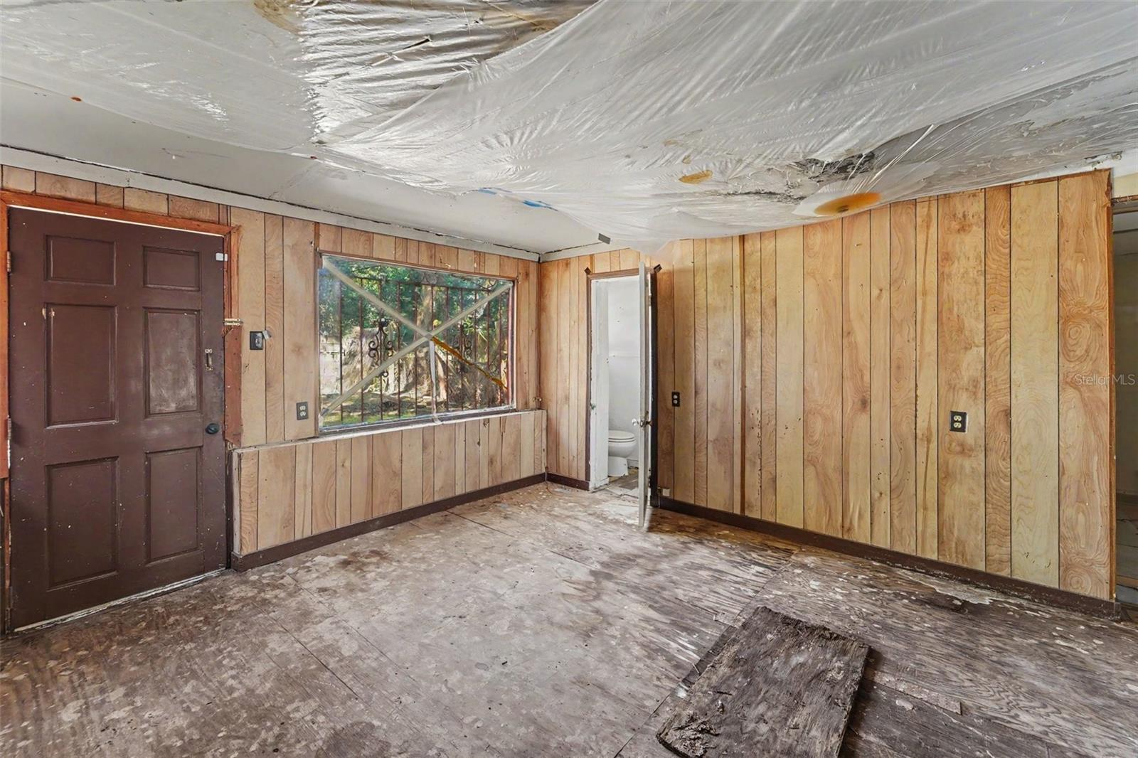 504 E EMILY ST — photo 17