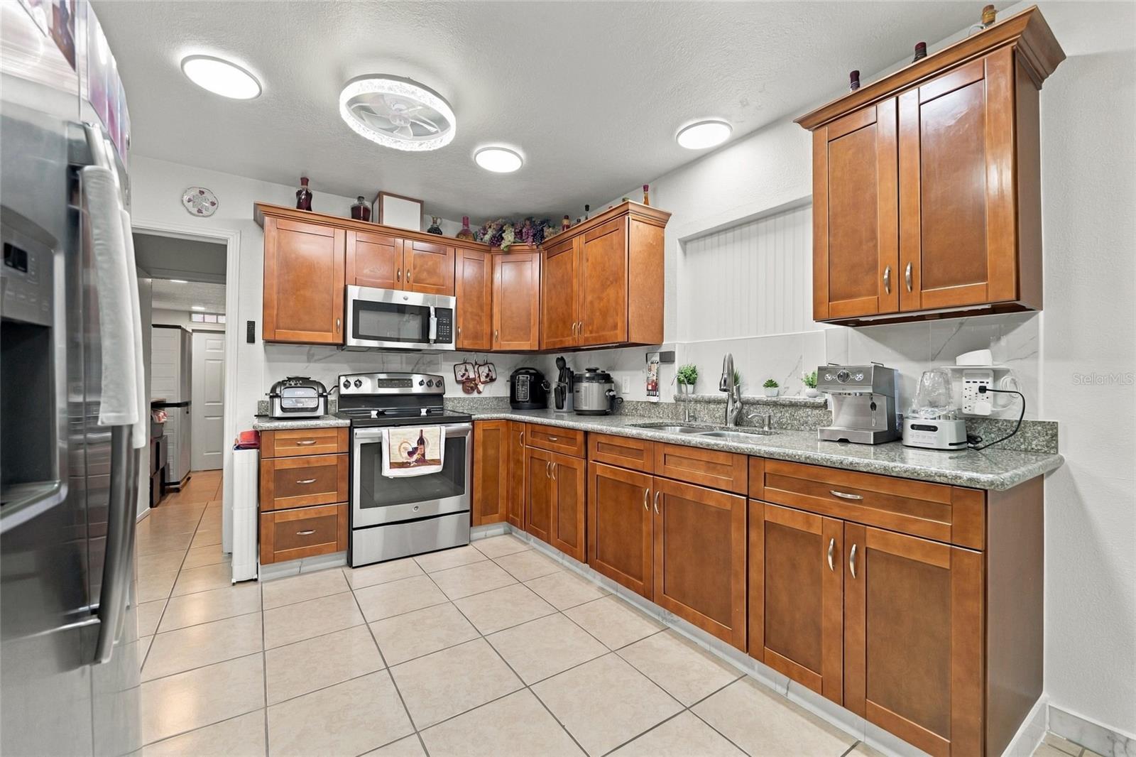 1508 W KNOLLWOOD ST — photo 12