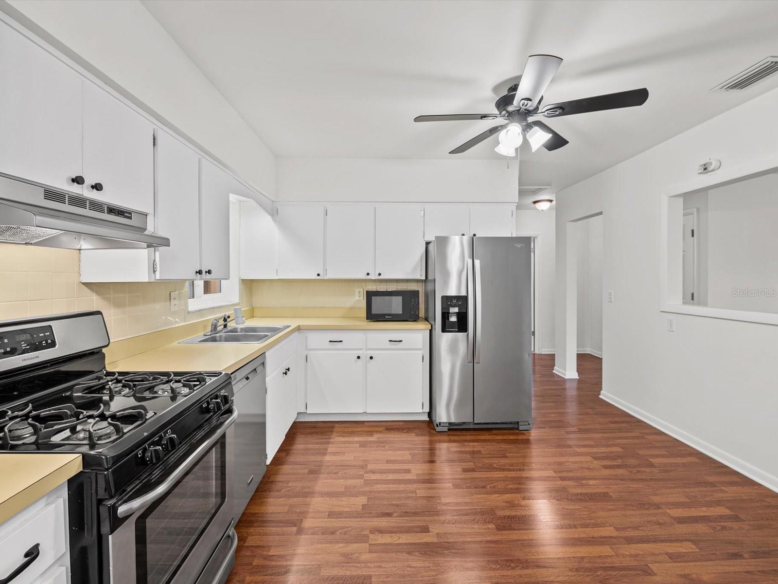 1610 EVERGREEN AVE S — photo 14