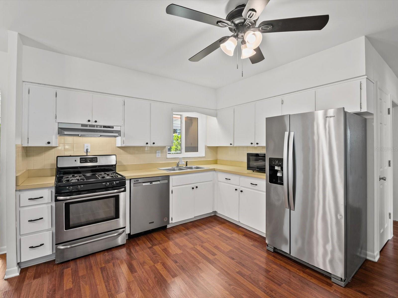 1610 EVERGREEN AVE S — photo 13