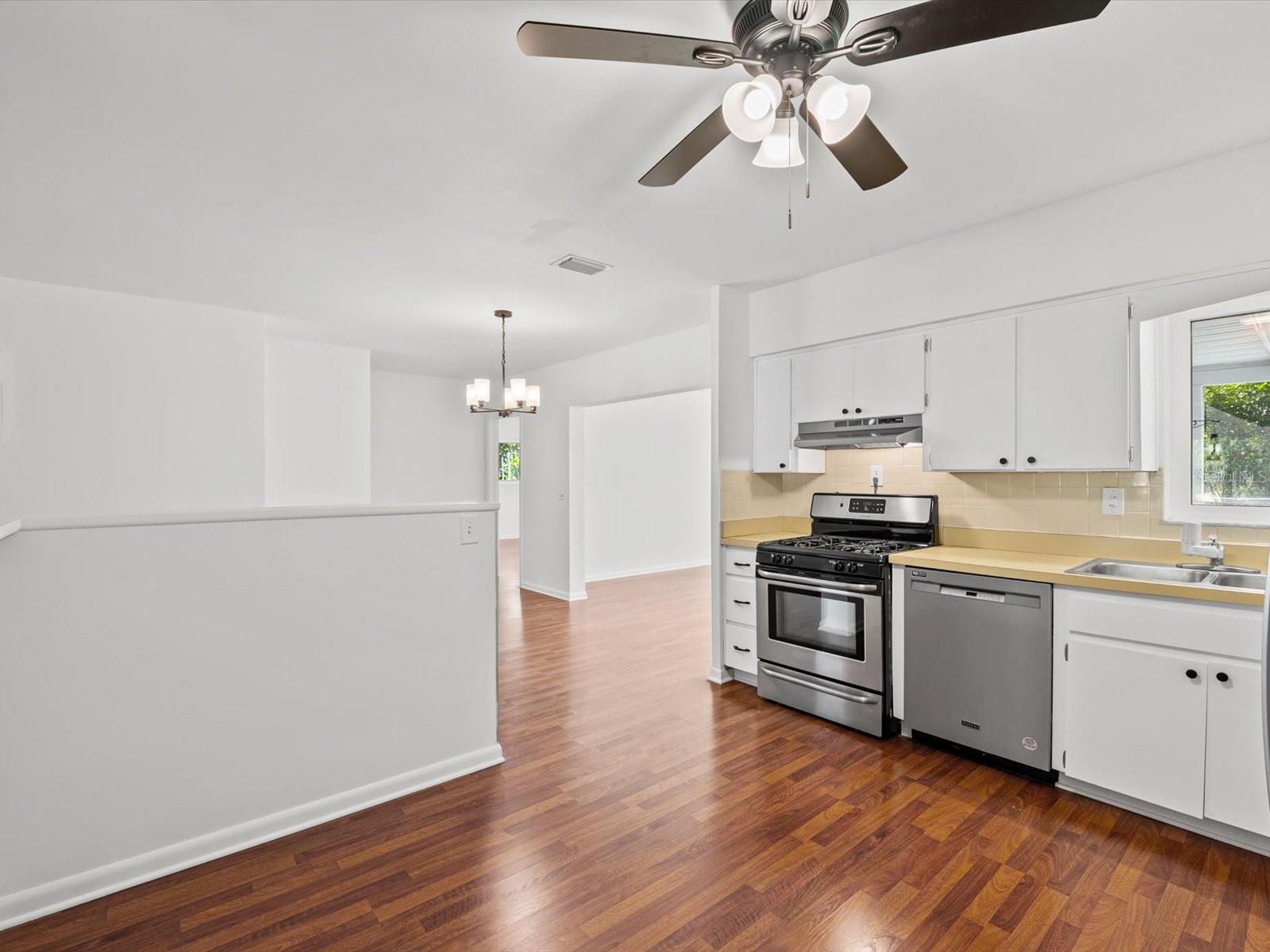 1610 EVERGREEN AVE S — photo 11