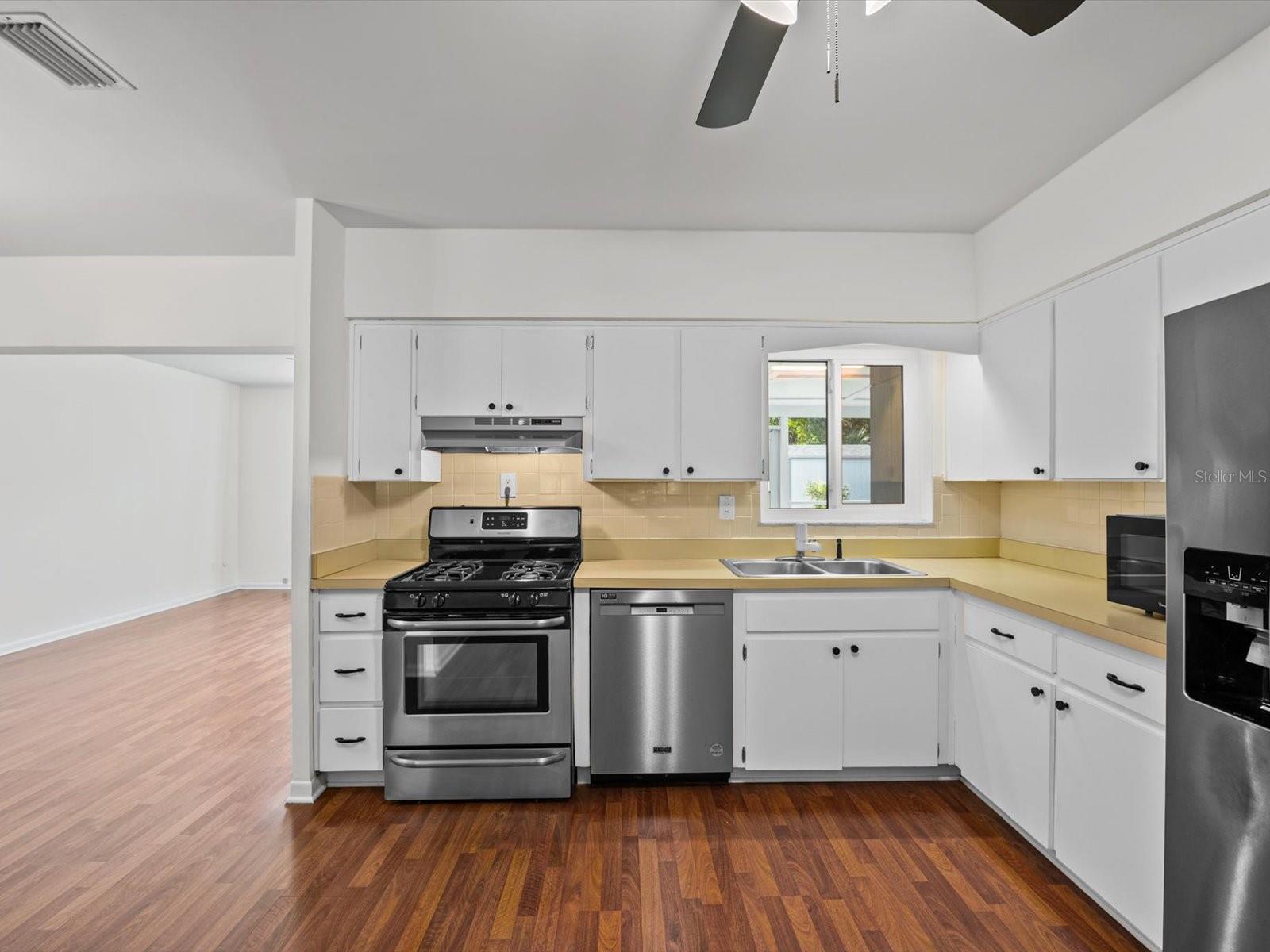 1610 EVERGREEN AVE S — photo 12