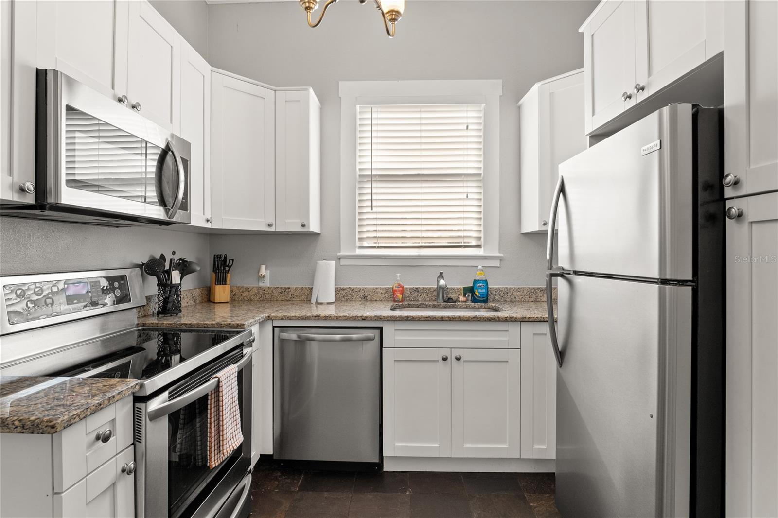 2206 E 3RD AVE — photo 17