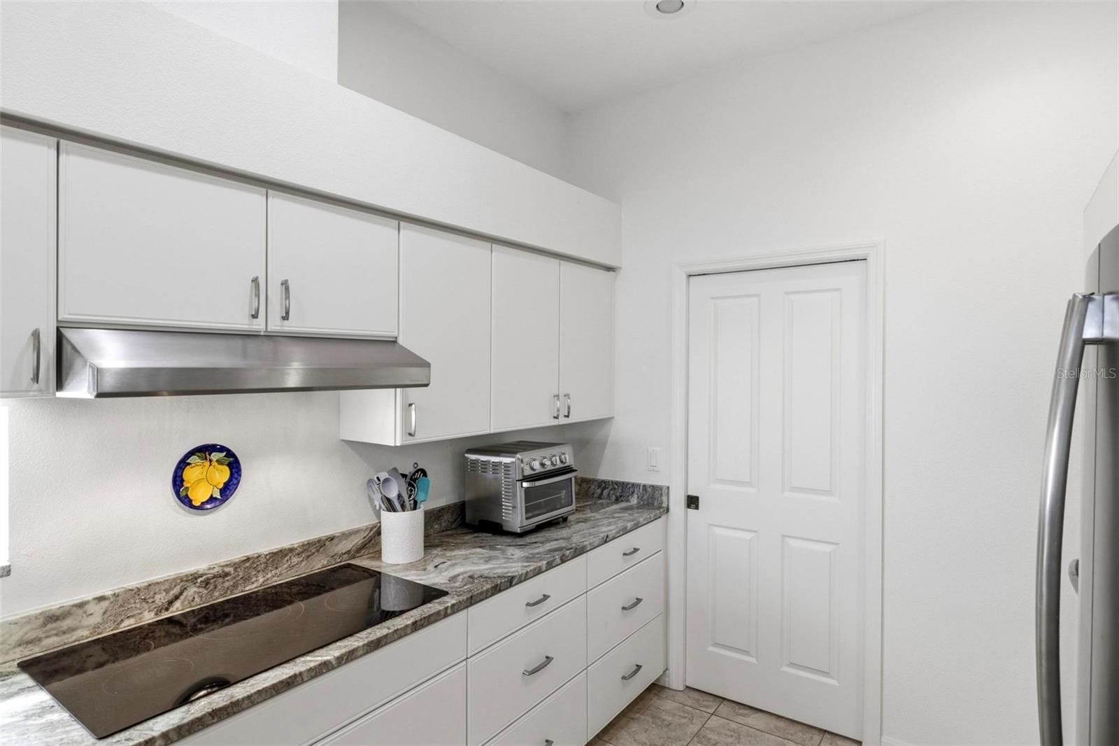 687 LAKESCENE DR — photo 19