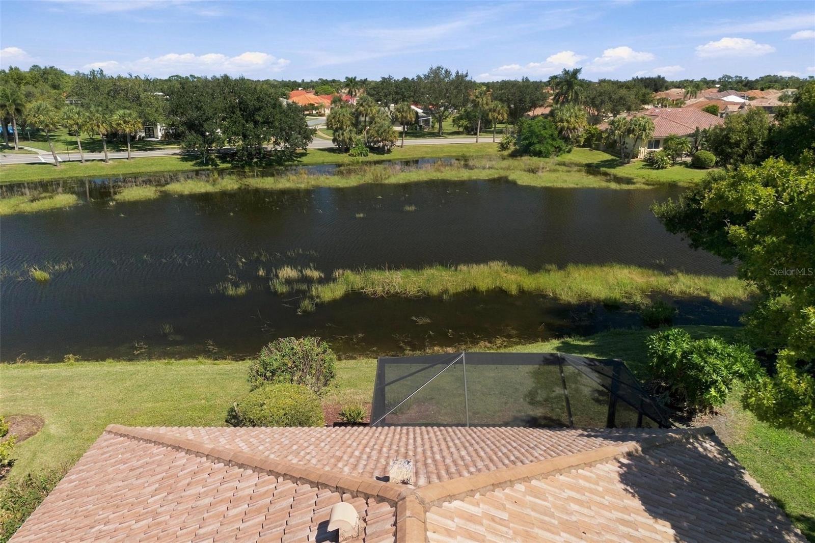 687 LAKESCENE DR — photo 42