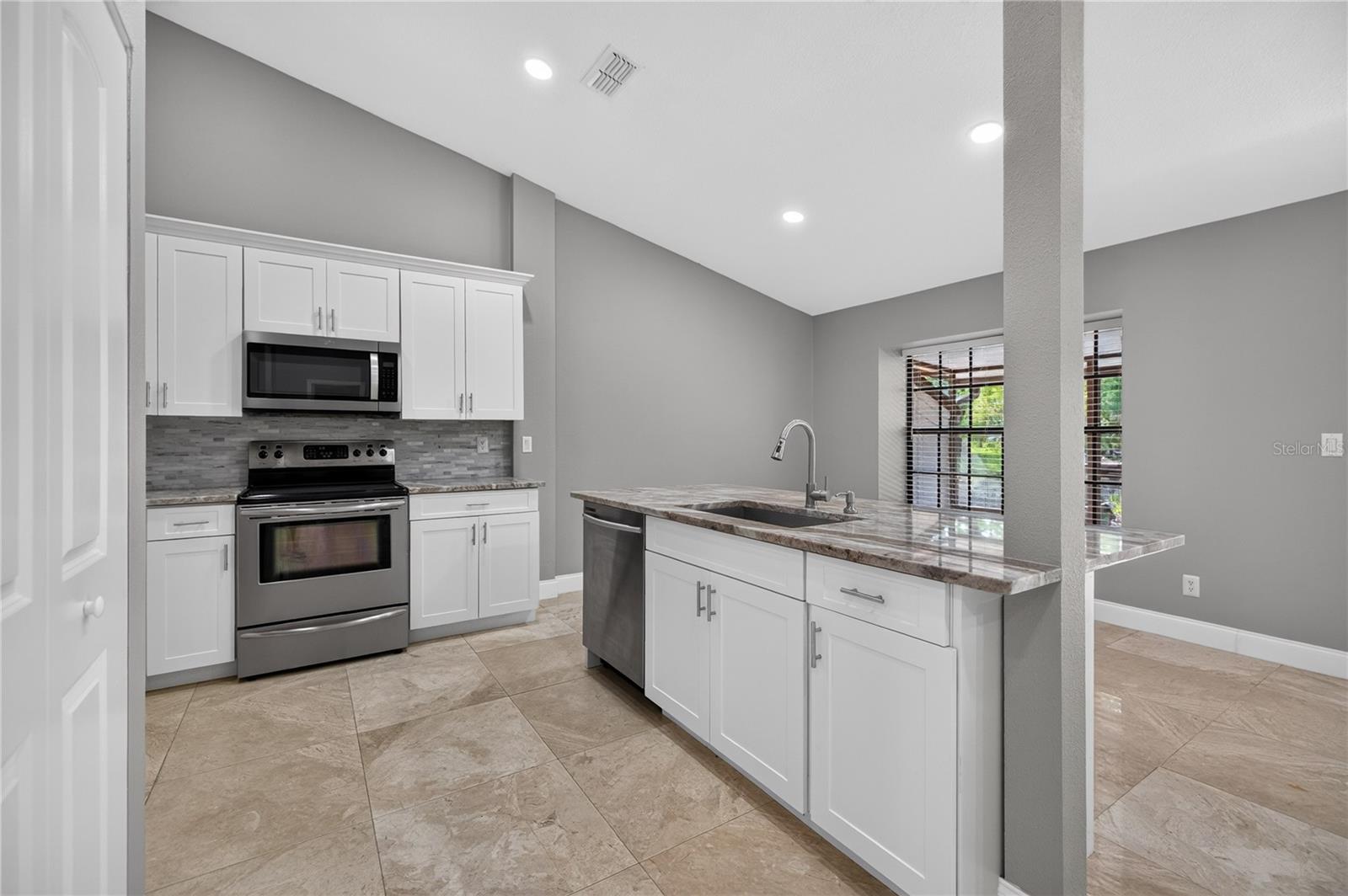 4004 SHORESIDE CIR — photo 8