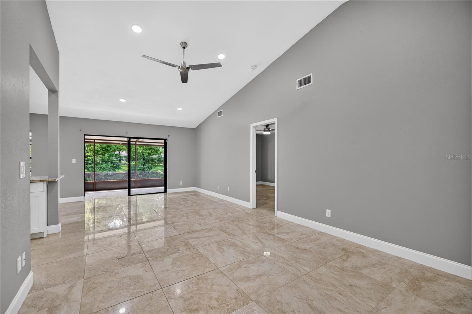 4004 SHORESIDE CIR — photo 2