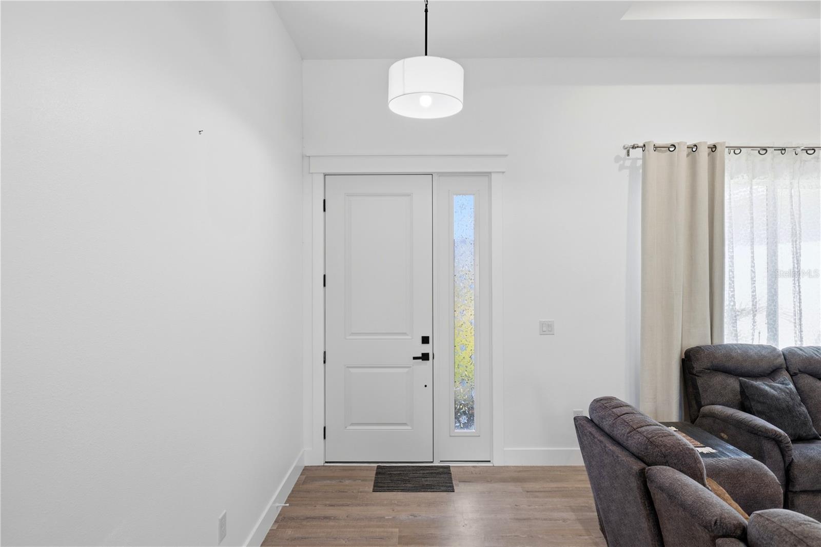 387 VENETIA AVE — photo 3