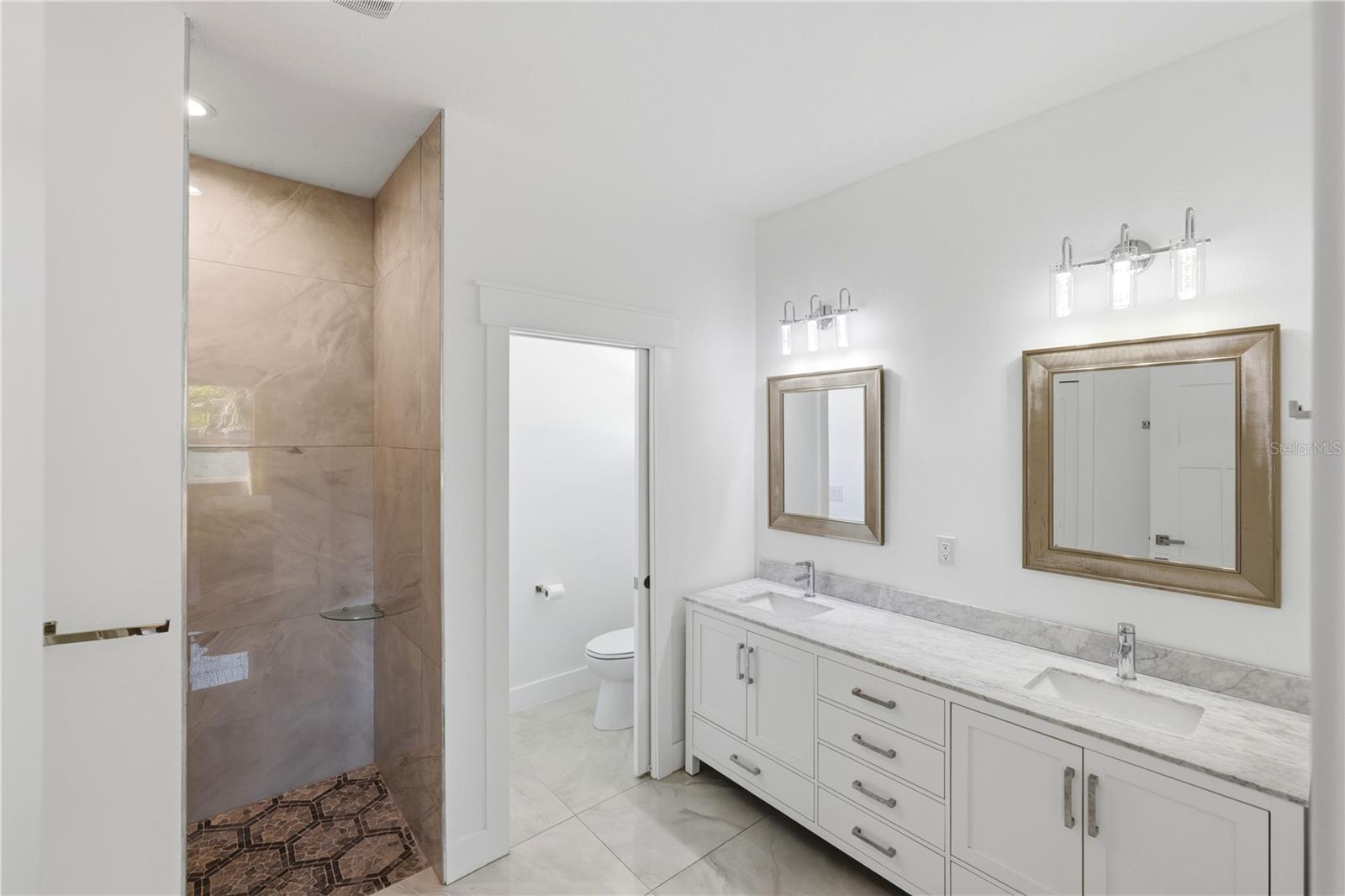 387 VENETIA AVE — photo 20
