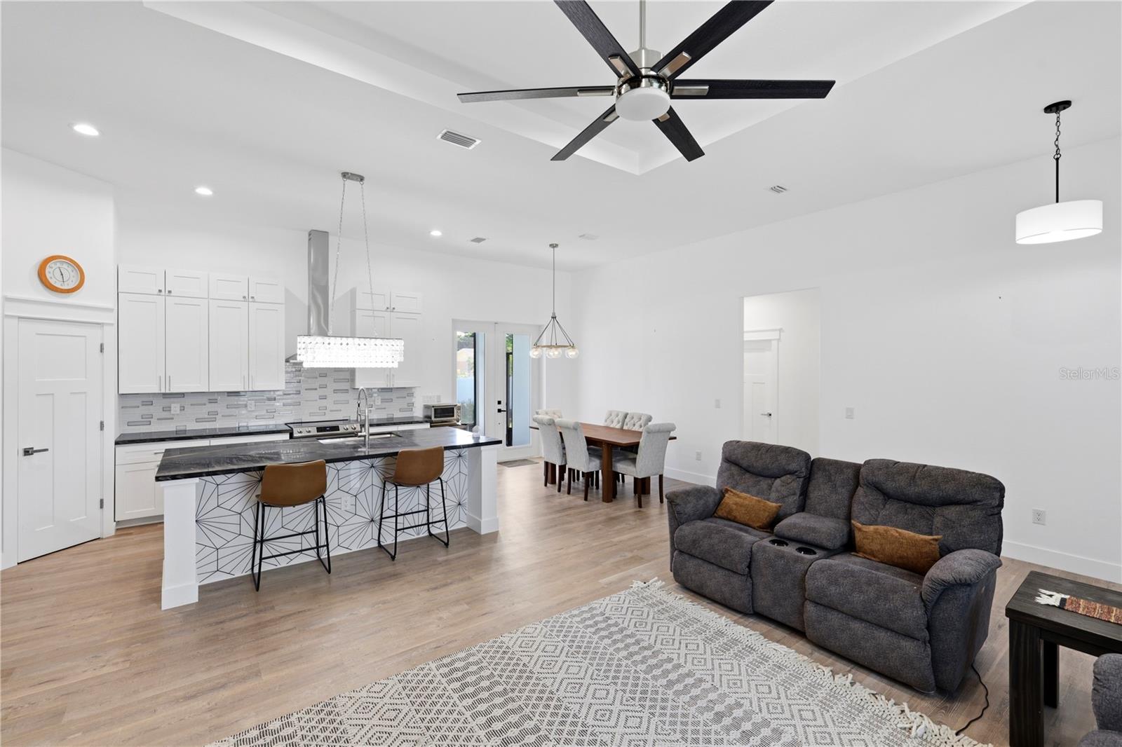 387 VENETIA AVE — photo 6