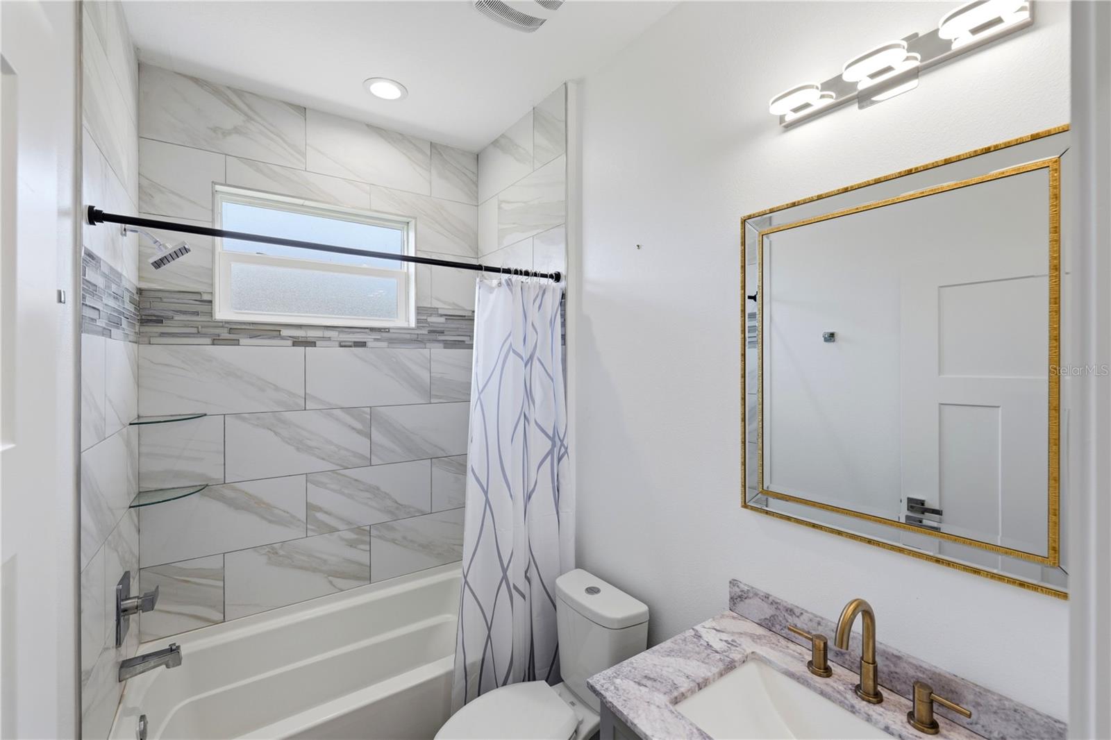 387 VENETIA AVE — photo 25