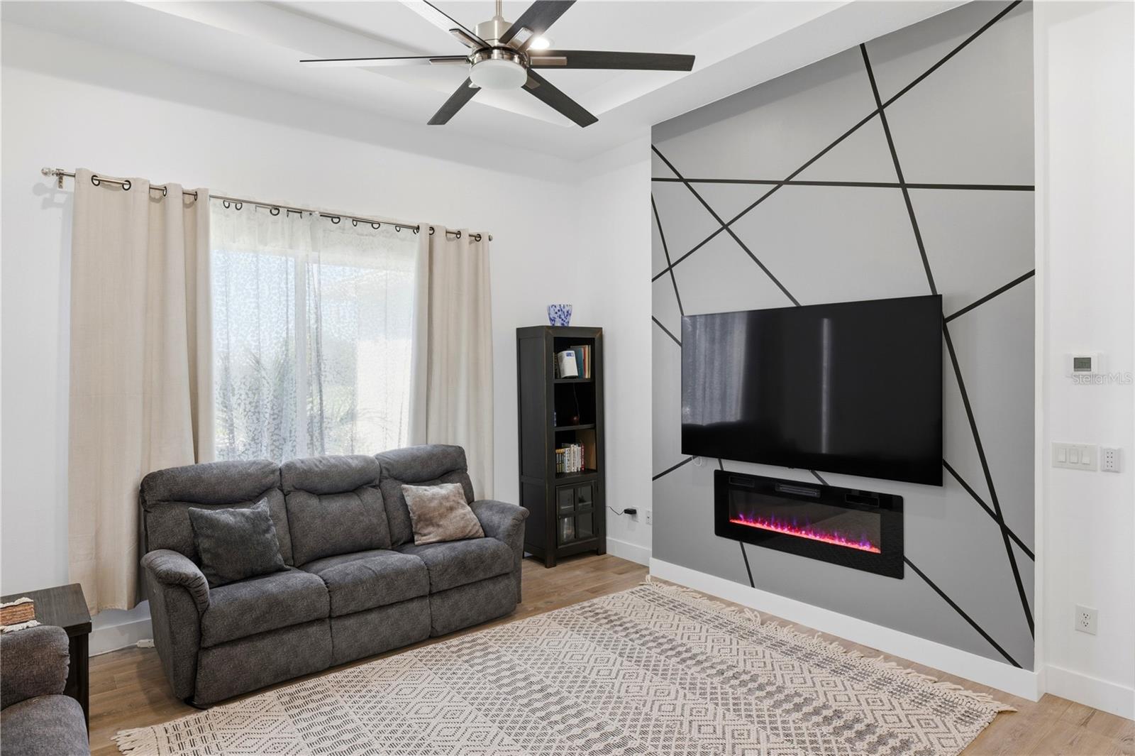 387 VENETIA AVE — photo 10