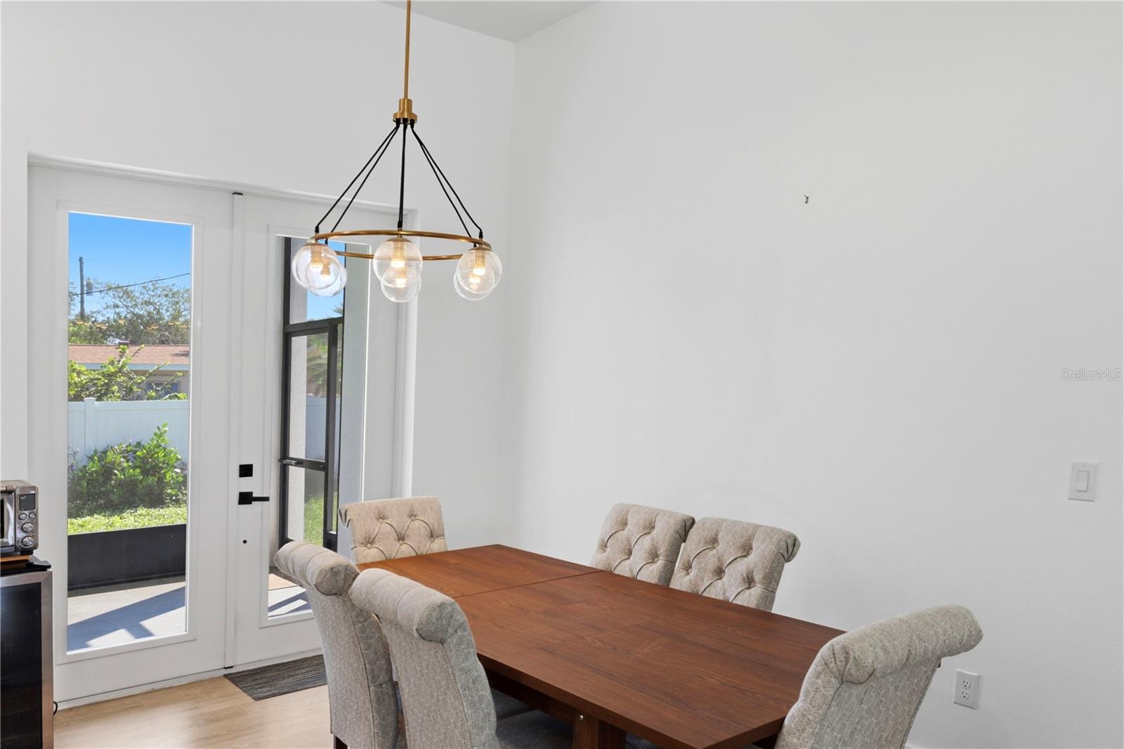 387 VENETIA AVE — photo 14
