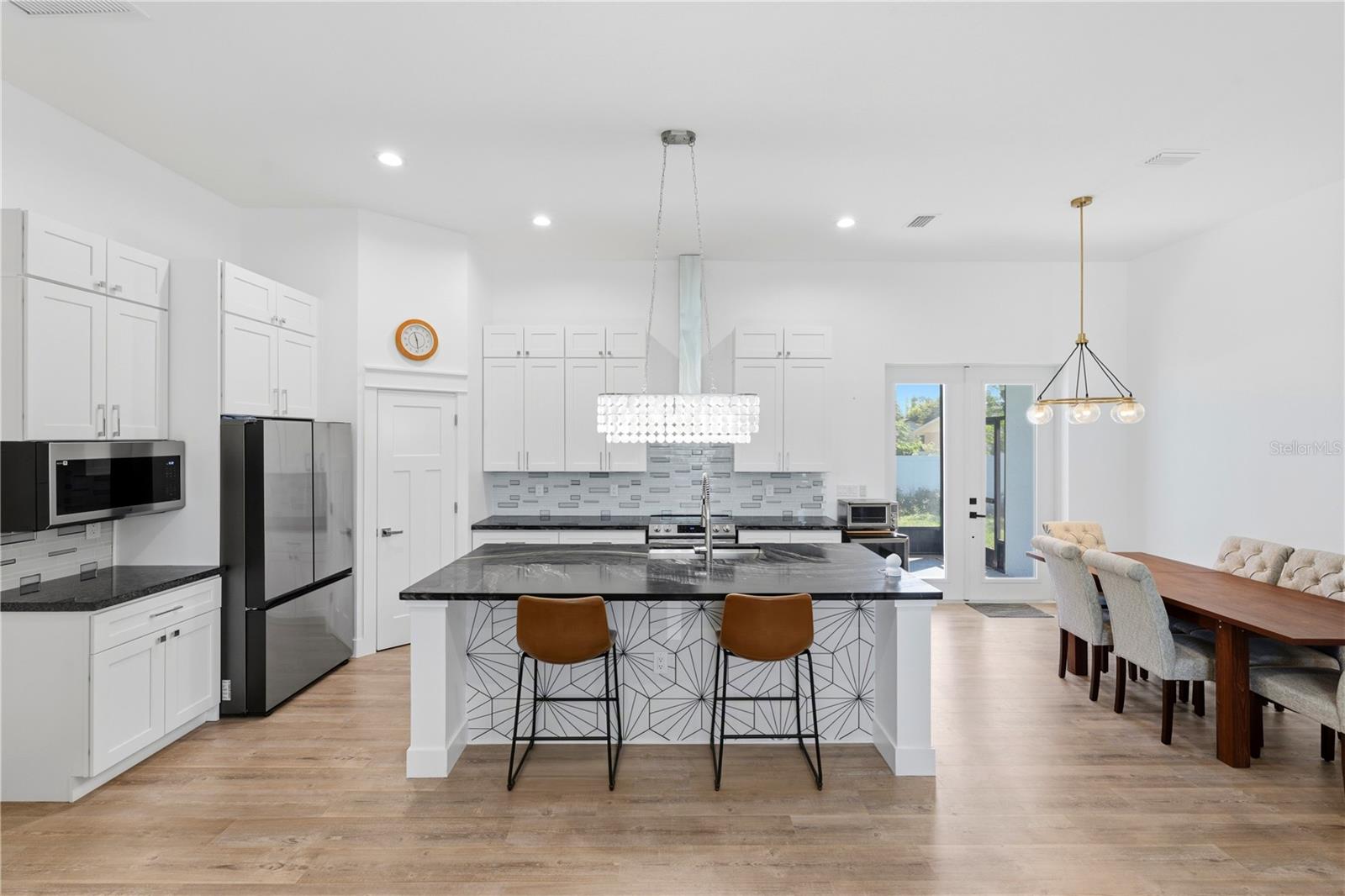 387 VENETIA AVE — photo 7