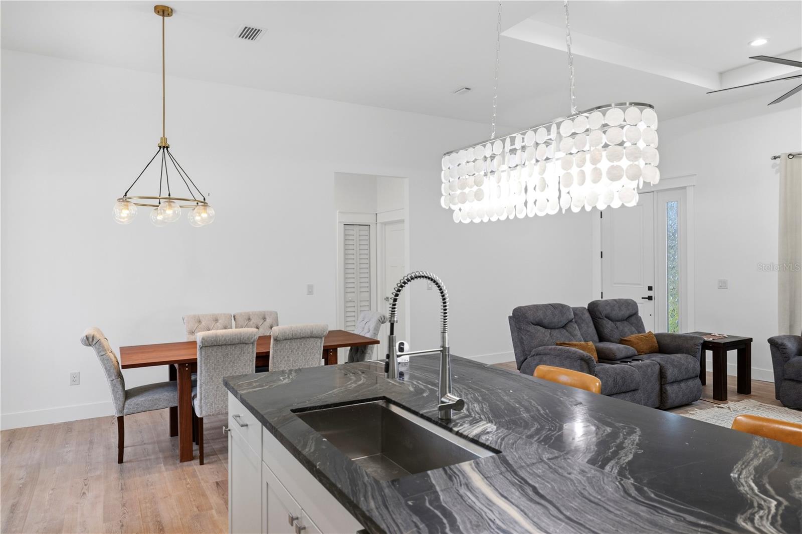 387 VENETIA AVE — photo 13