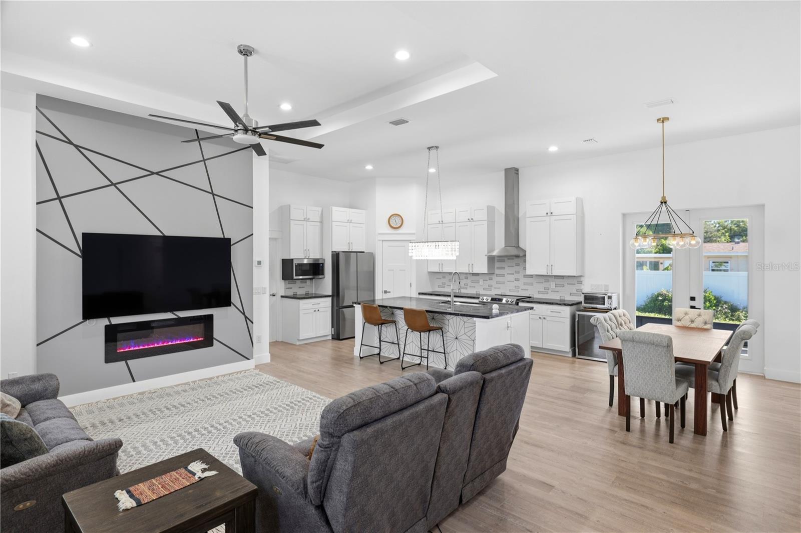 387 VENETIA AVE — photo 5