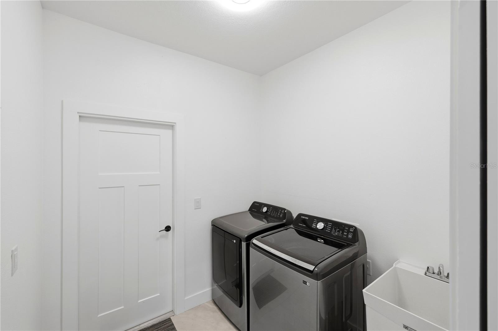 387 VENETIA AVE — photo 27