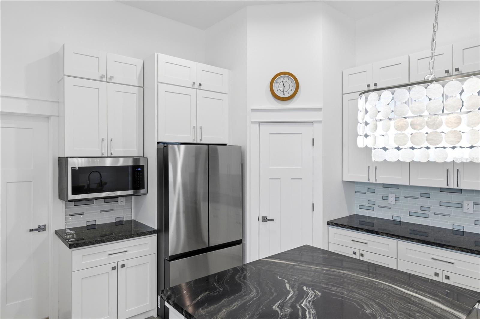 387 VENETIA AVE — photo 11