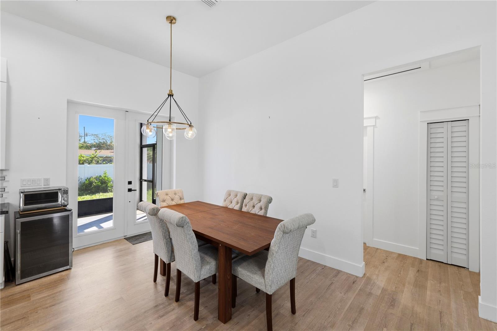 387 VENETIA AVE — photo 22