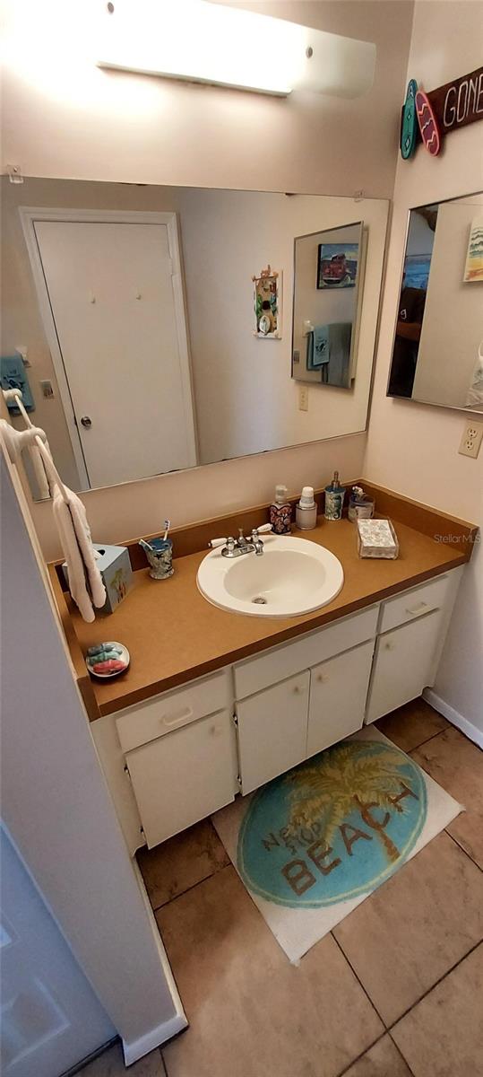 906 BLUEWATER DR — photo 13