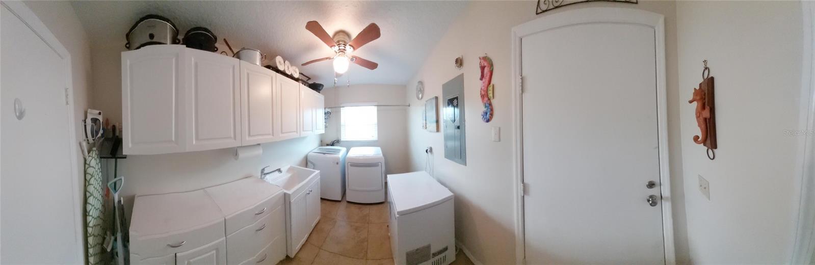906 BLUEWATER DR — photo 31