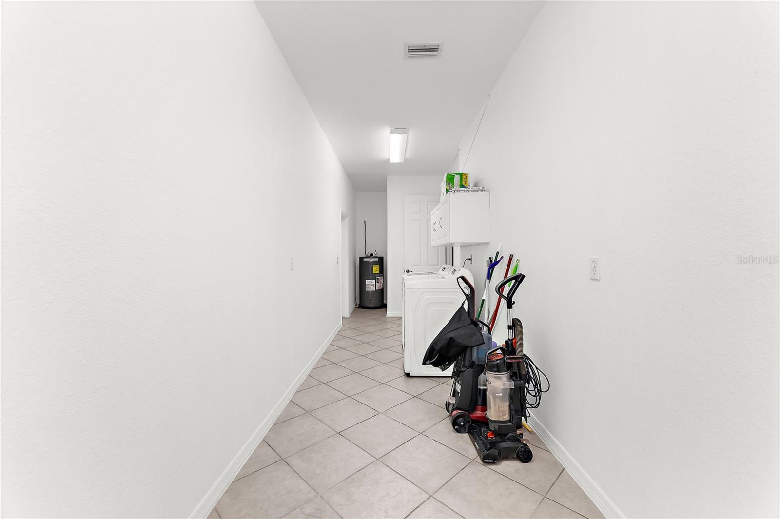 2595 ROLLING RD — photo 33