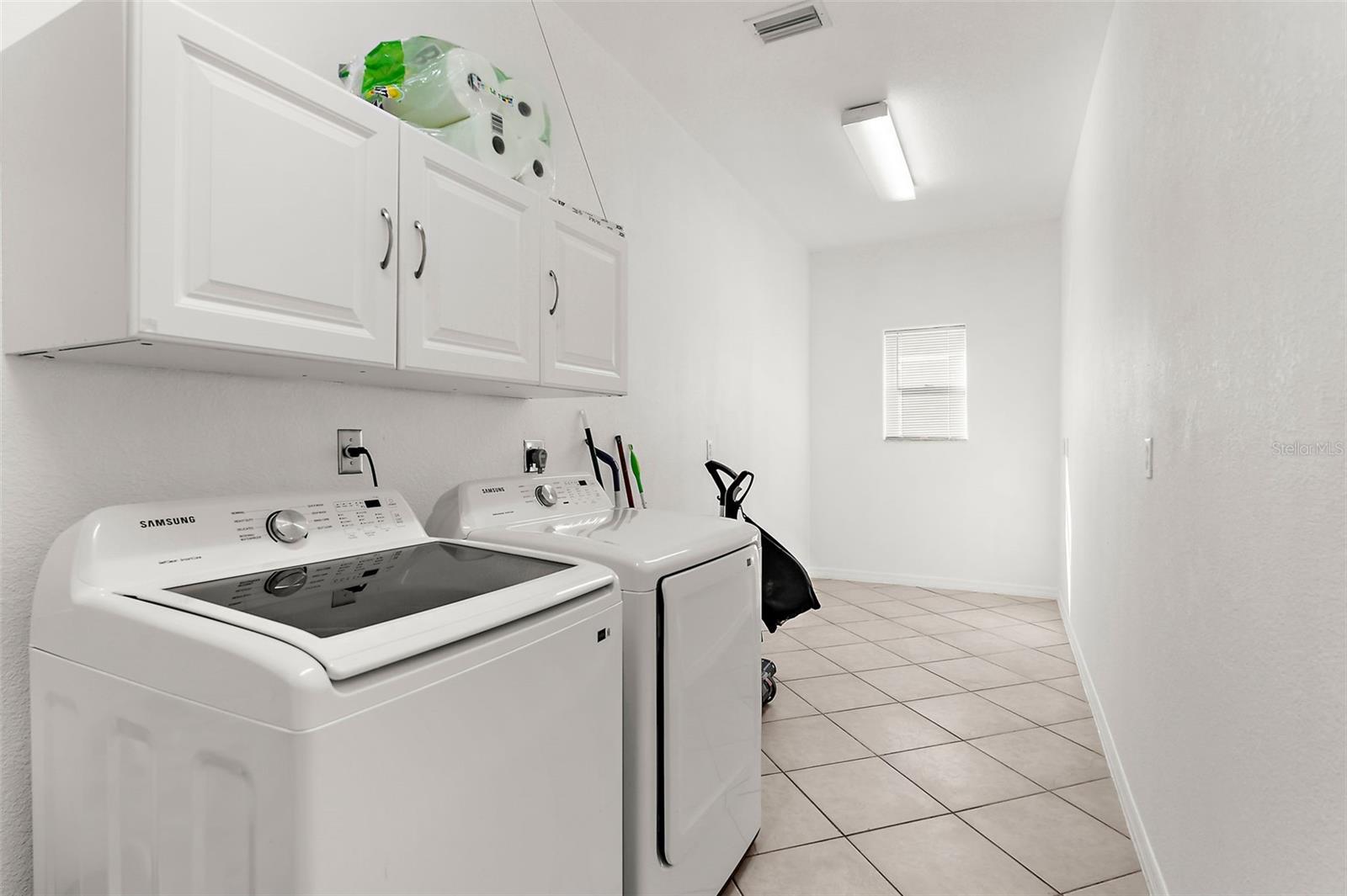 2595 ROLLING RD — photo 32
